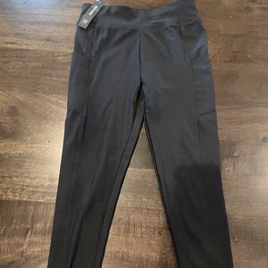 Black Runway brand, side pocket, active, quick dry leggings, girls 12-14 (L)